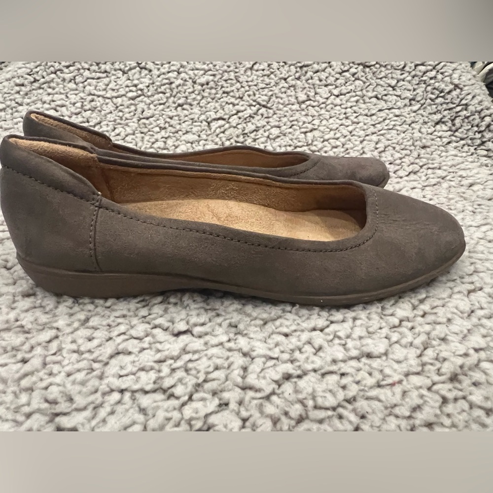 NWOT Naturalizer Gray Sueded Women’s Flats